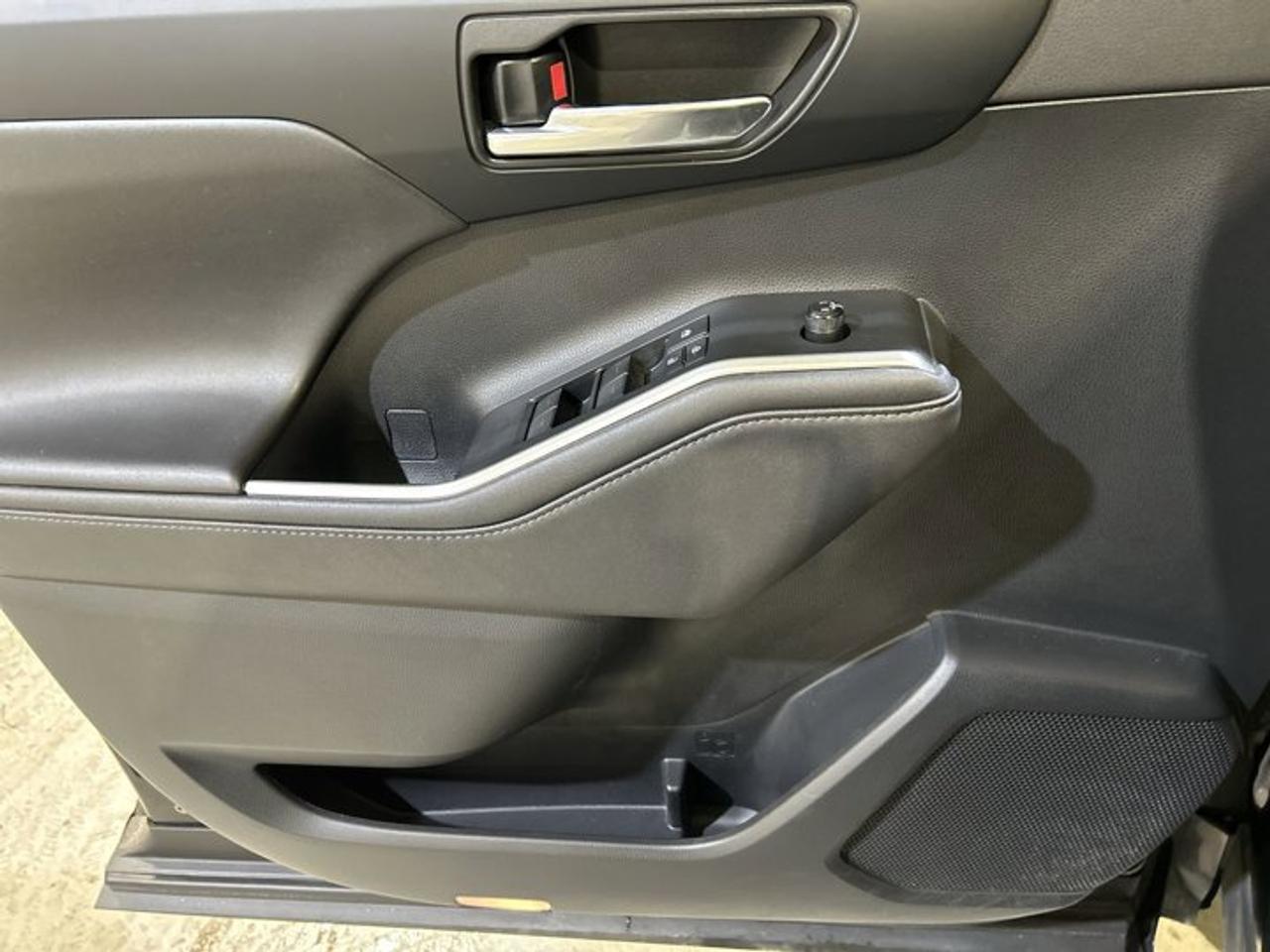 2020 Toyota Highlander XLE AWD | Sunroof | Leather Seats | 8 Passenger | One Owner Photo