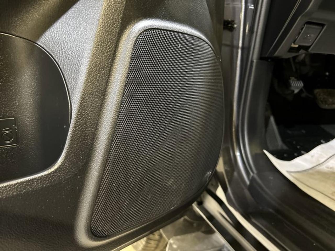 2022 Toyota 4Runner SR5 Premium 4WD | Leather Seats | 7 Passenger | One Owner | No accidents Photo