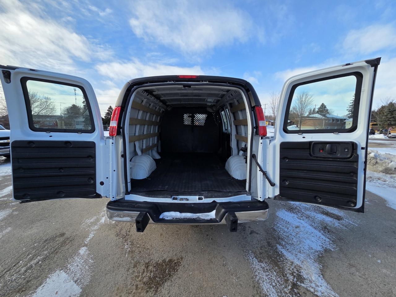 2023 GMC Savana G2500 Cargo RWD, 135" Photo