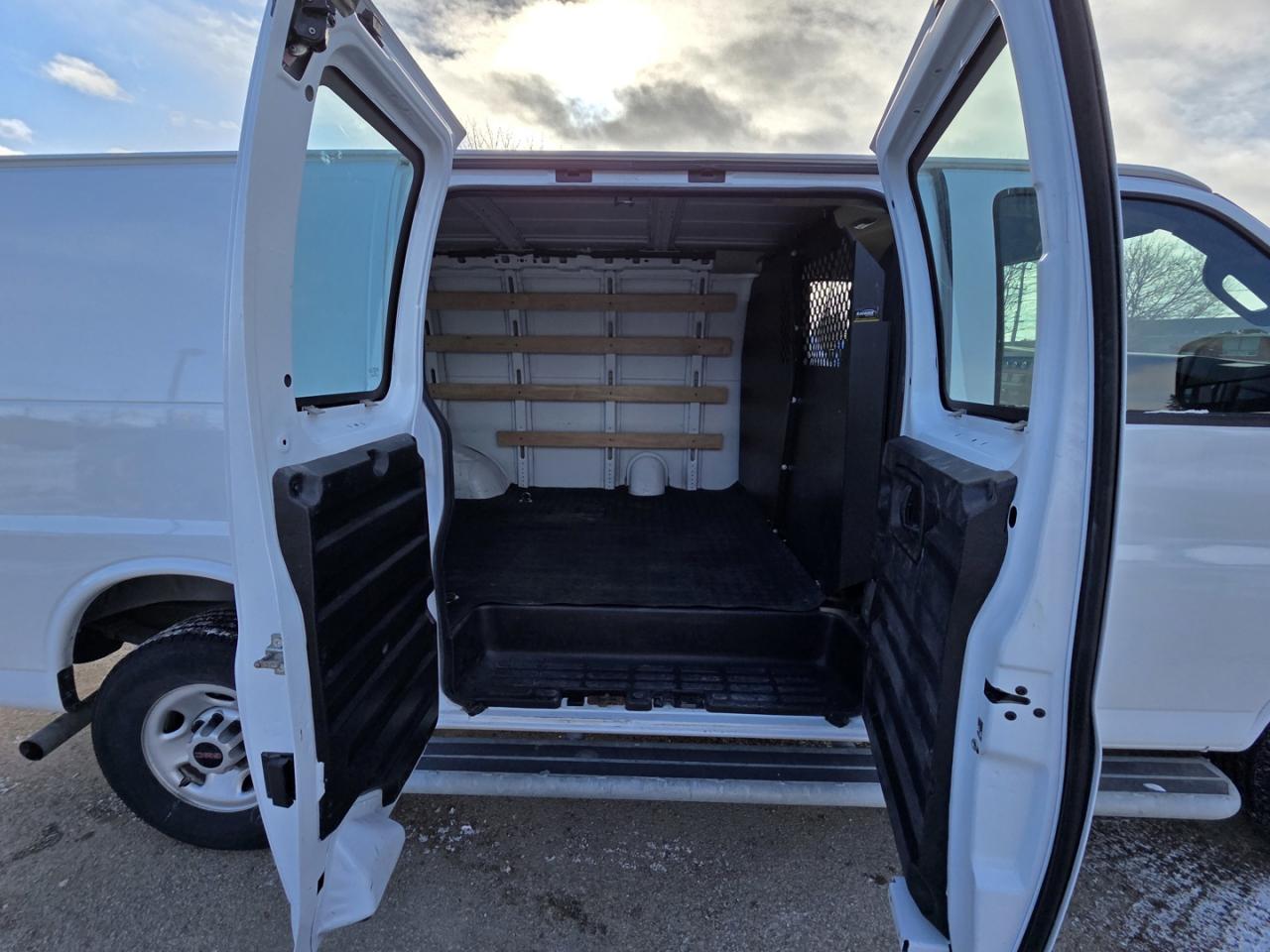 2023 GMC Savana G2500 Cargo RWD, 135" Photo