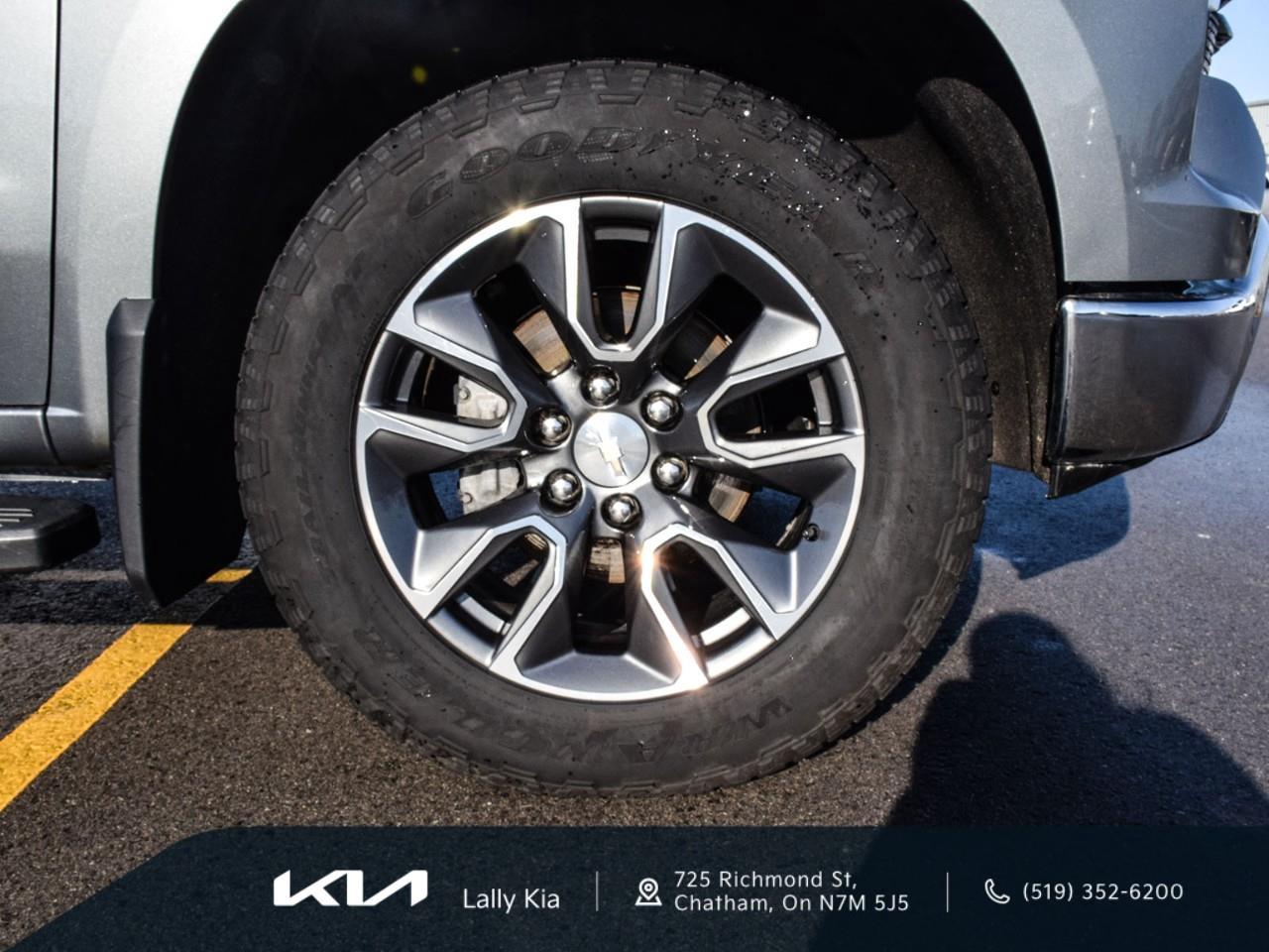 2023 Chevrolet Silverado 1500 LT New Arrival | Low KMs | Clean CarFax | Heated Seats Photo