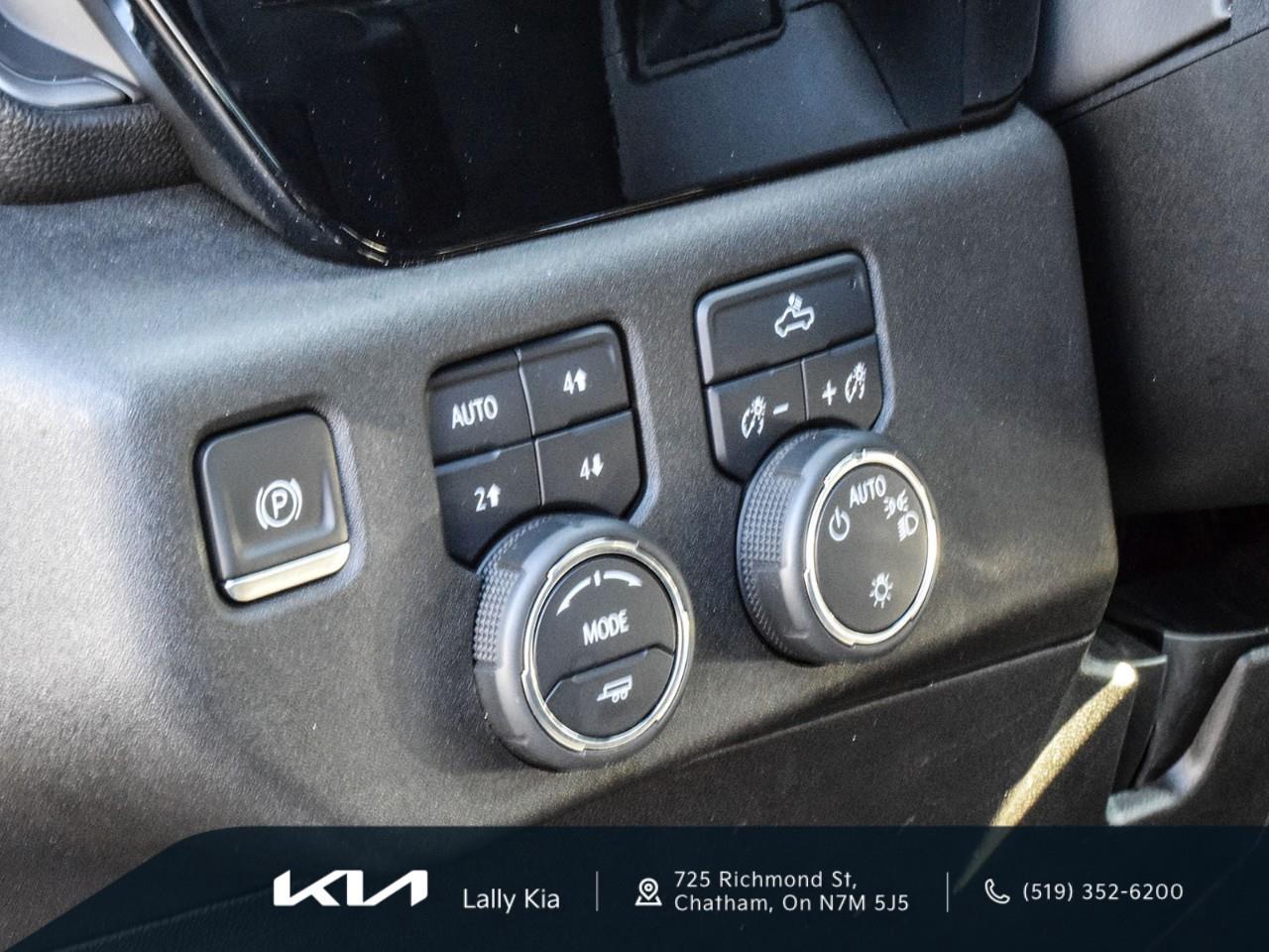 2023 Chevrolet Silverado 1500 LT New Arrival | Low KMs | Clean CarFax | Heated Seats Photo