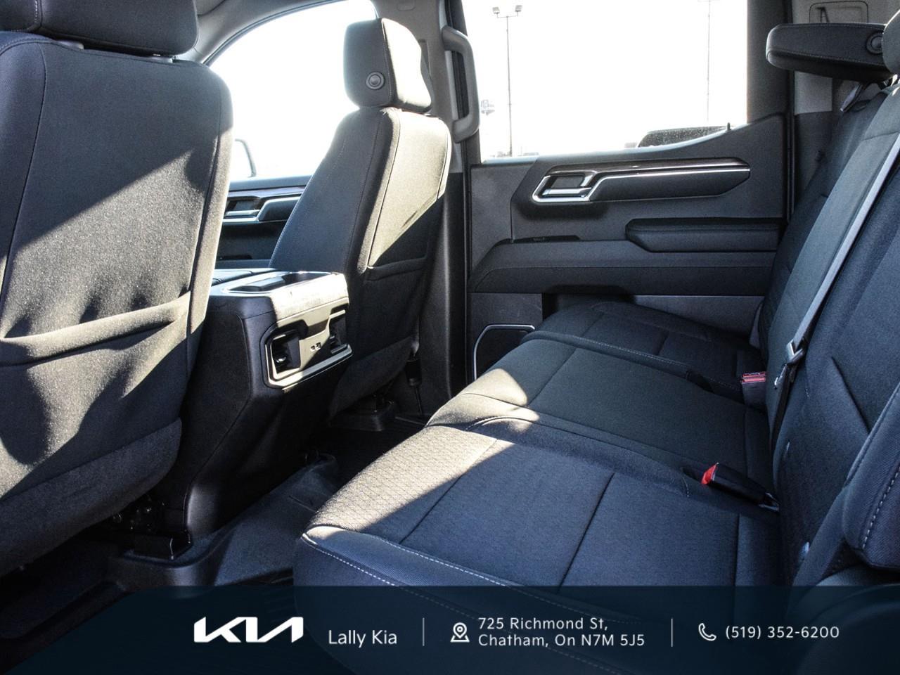 2023 Chevrolet Silverado 1500 LT New Arrival | Low KMs | Clean CarFax | Heated Seats Photo