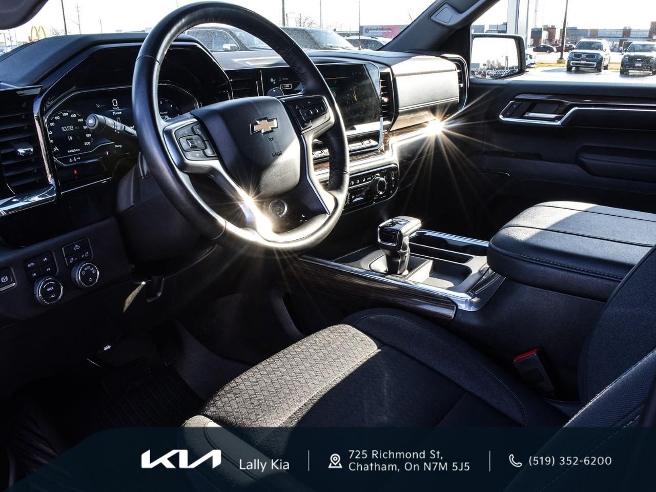 2023 Chevrolet Silverado 1500 LT New Arrival | Low KMs | Clean CarFax | Heated Seats Photo