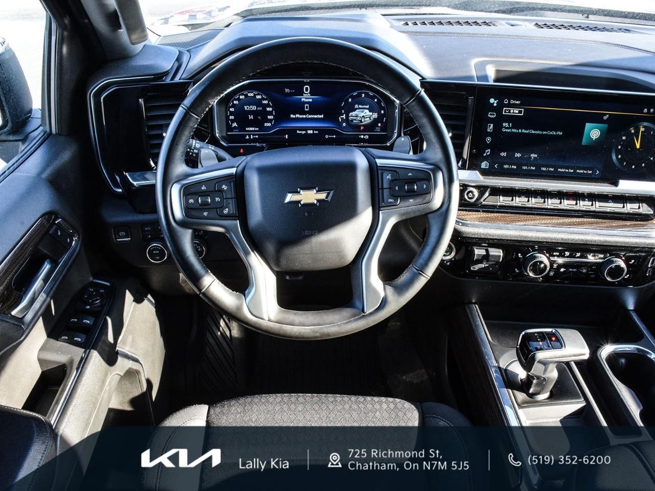 2023 Chevrolet Silverado 1500 LT New Arrival | Low KMs | Clean CarFax | Heated Seats Photo