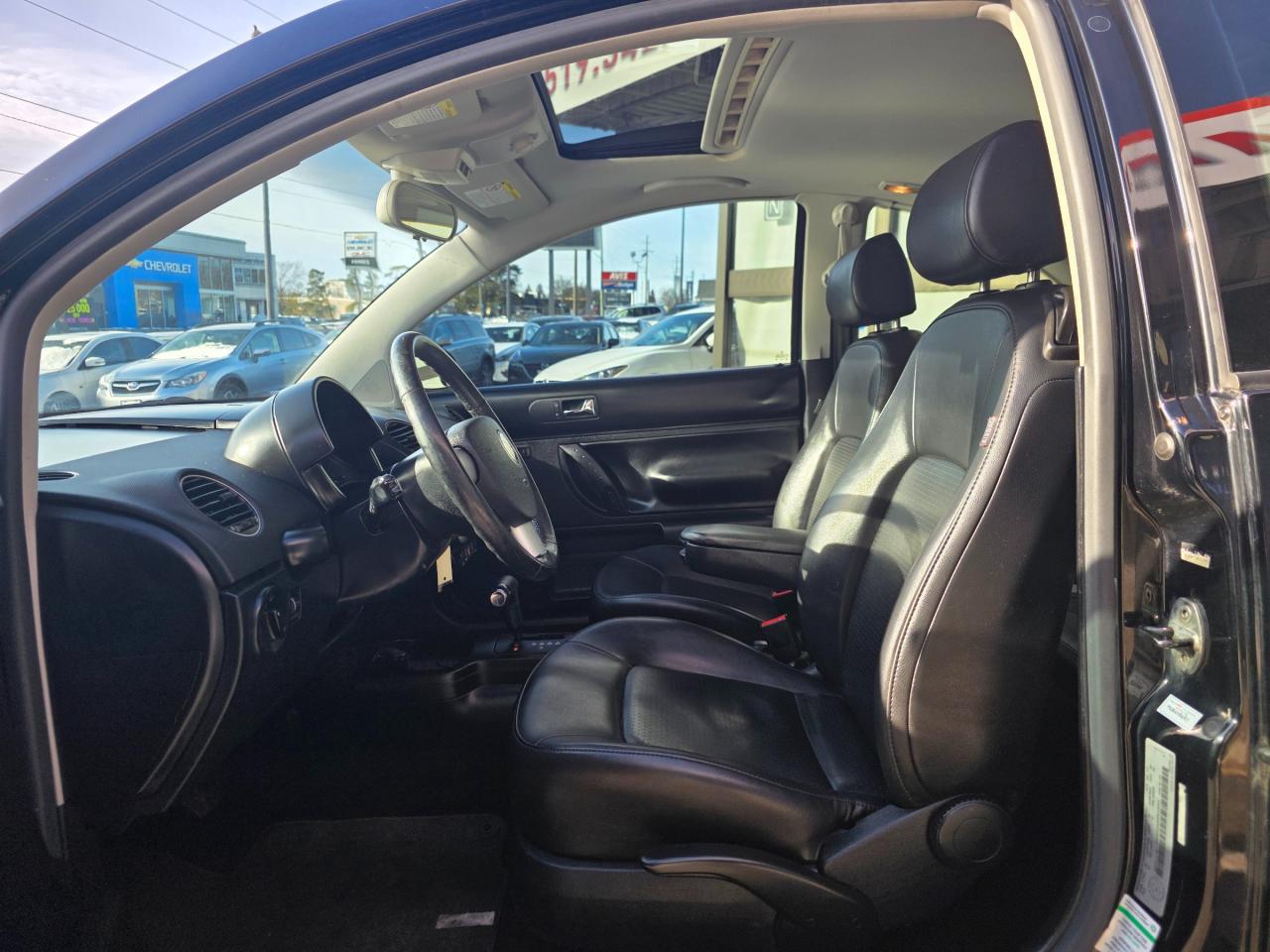 2010 Volkswagen New Beetle 2.5L Comfortline Leather | Sunroof | Heated Seats | Photo