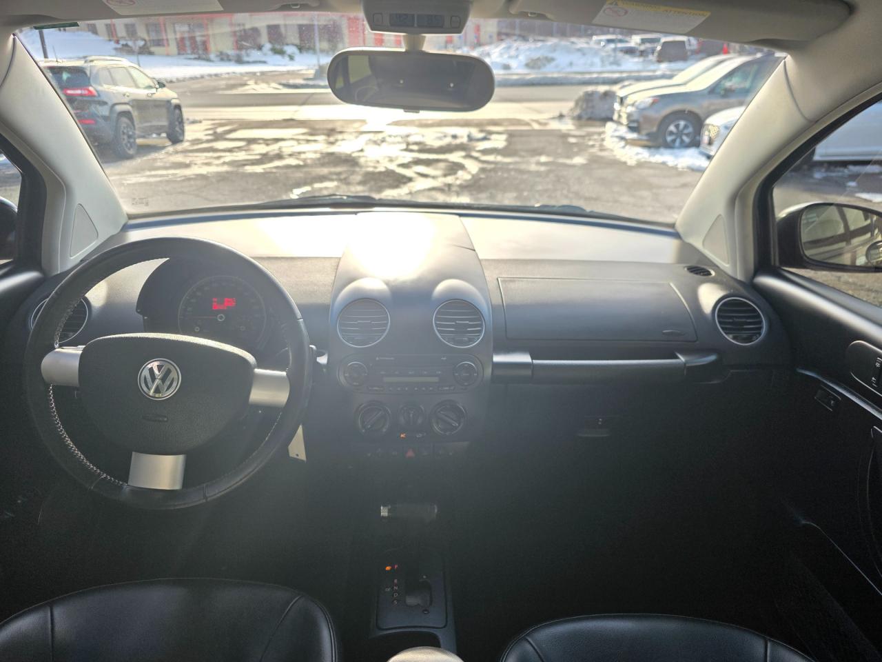 2010 Volkswagen New Beetle 2.5L Comfortline Leather | Sunroof | Heated Seats | Photo