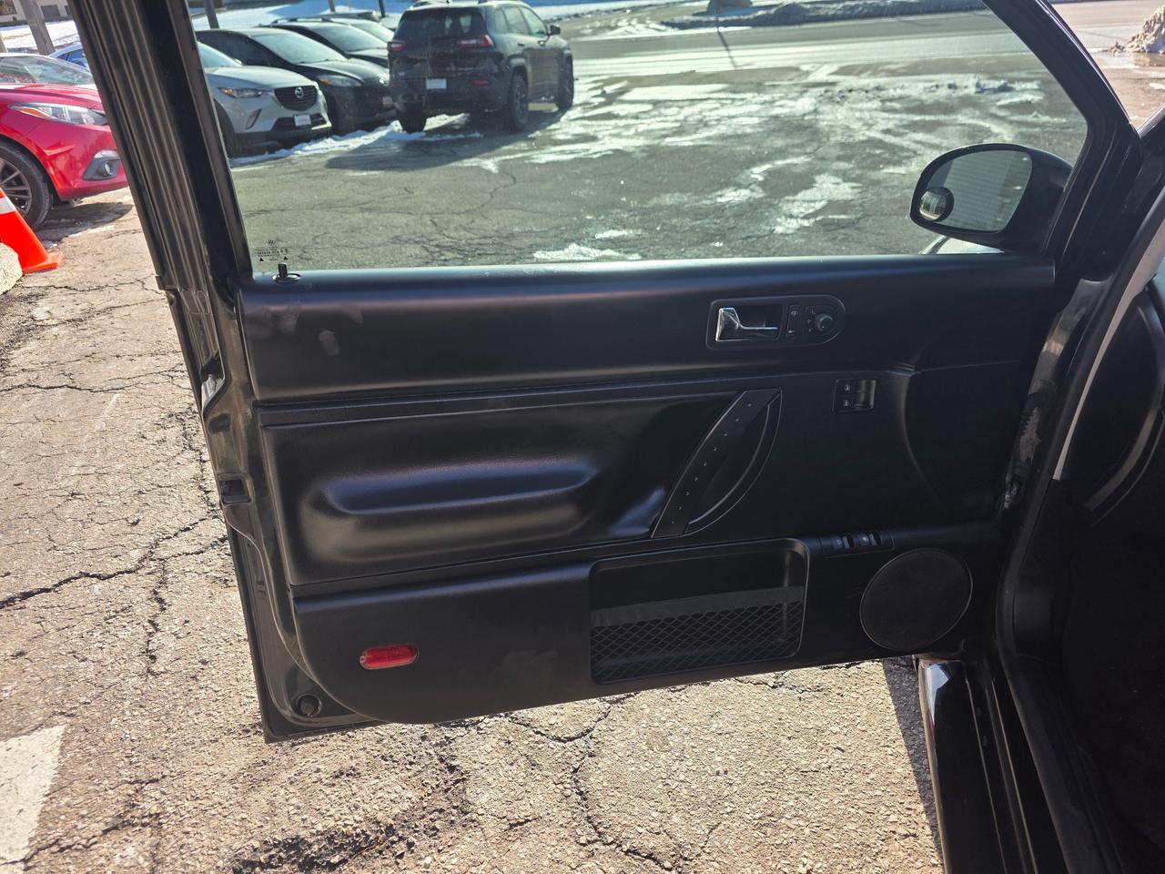 2010 Volkswagen New Beetle 2.5L Comfortline Leather | Sunroof | Heated Seats | Photo