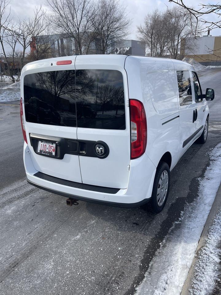 2015 RAM ProMaster SLT   5 PASSENGER    ONLY 149,000 KMS Photo