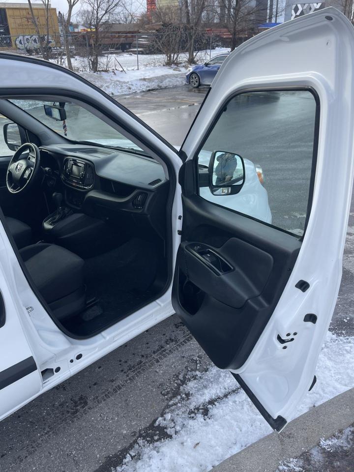 2015 RAM ProMaster SLT   5 PASSENGER    ONLY 149,000 KMS Photo