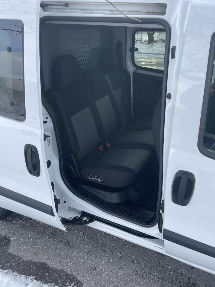 2015 RAM ProMaster SLT   5 PASSENGER    ONLY 149,000 KMS Photo