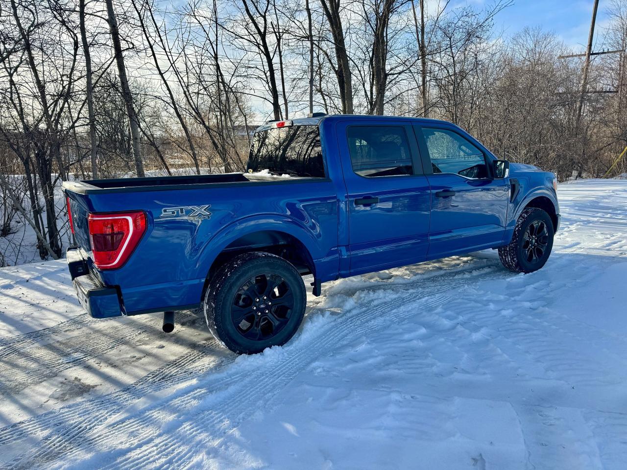 2022 Ford F-150 STX CREW CAB 5.5' Box 4WD Clean Carfax Photo4