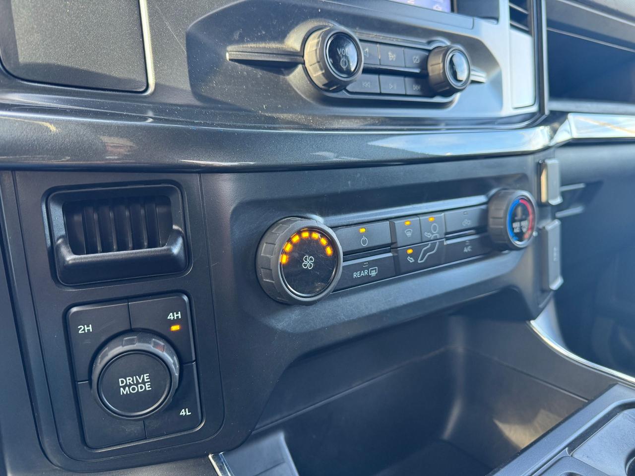 2022 Ford F-150 STX CREW CAB 5.5' Box 4WD Clean Carfax Photo