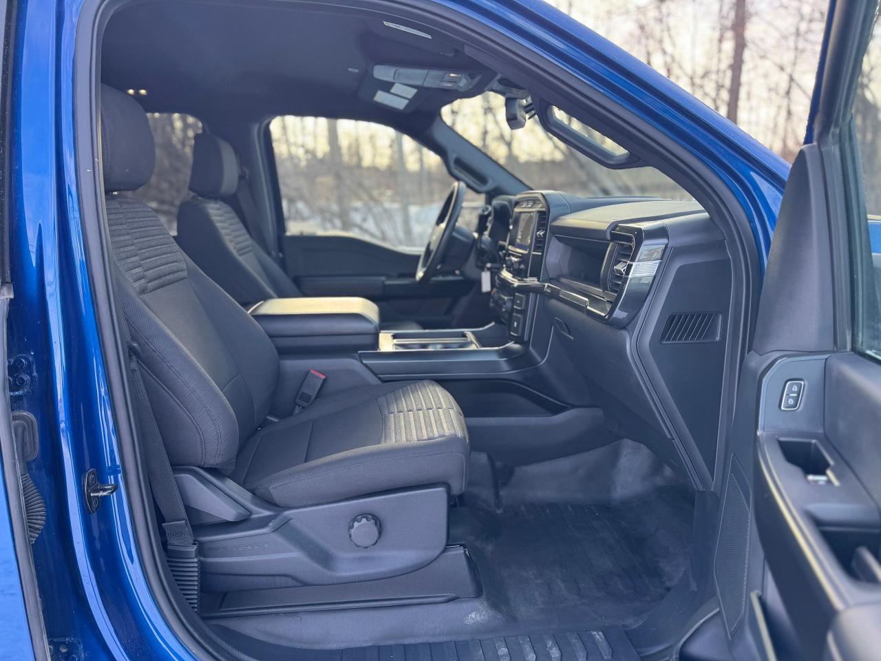 2022 Ford F-150 STX CREW CAB 5.5' Box 4WD Clean Carfax Photo