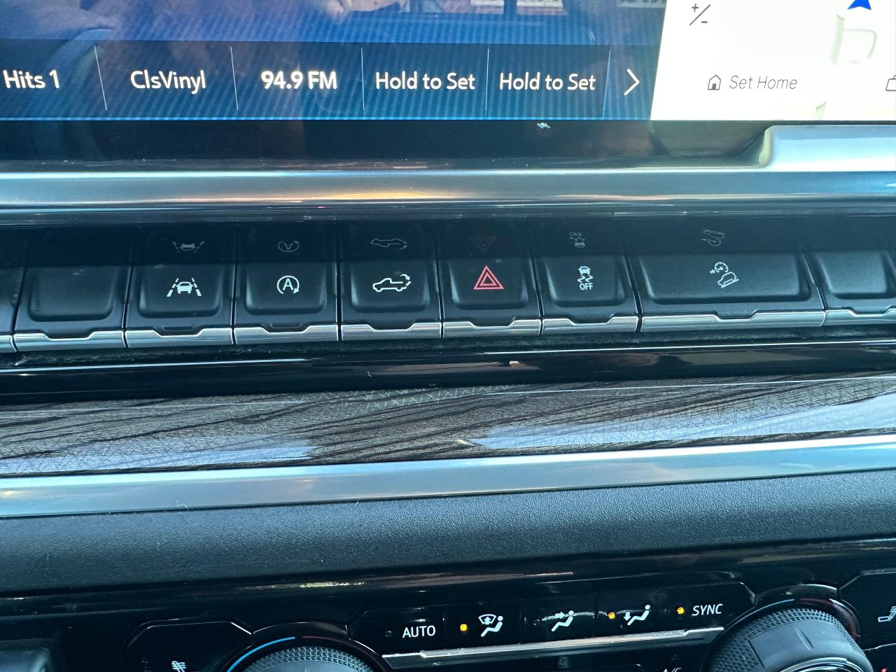 2022 Chevrolet Silverado 1500 RST4X4 HTD-Cloth 5.3L V8 NAV XM CarPlay BOSE RvCam Photo