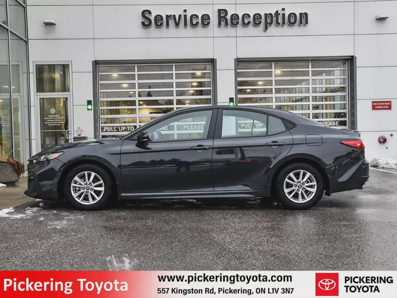 2025 Toyota Camry HYBRID SE Photo