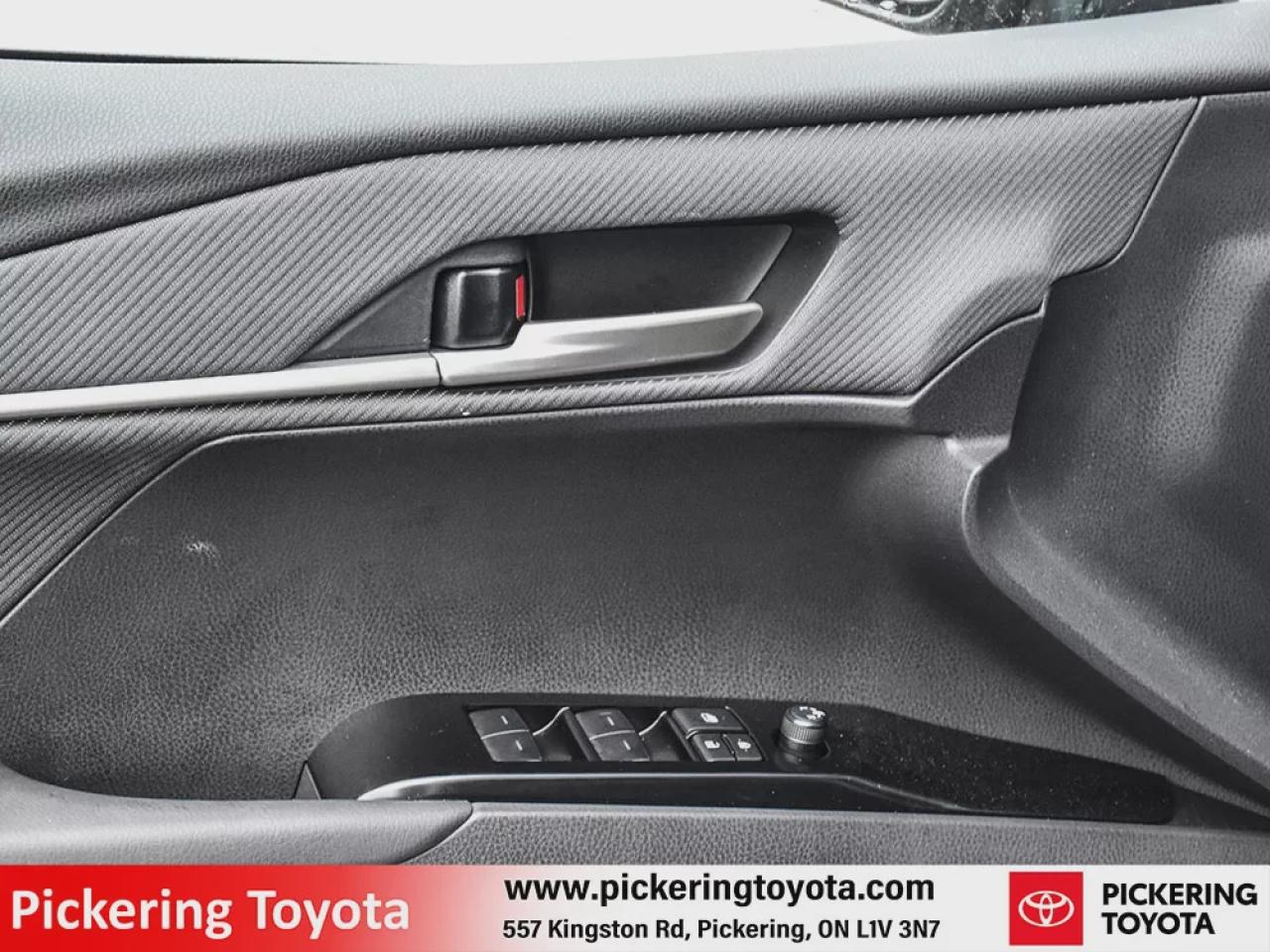 2025 Toyota Camry HYBRID SE Photo