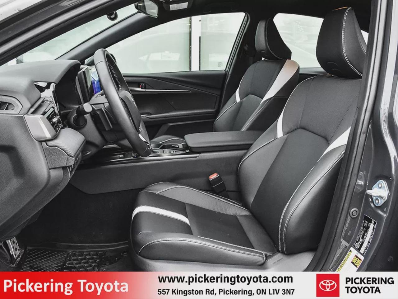 2025 Toyota Camry HYBRID SE Photo