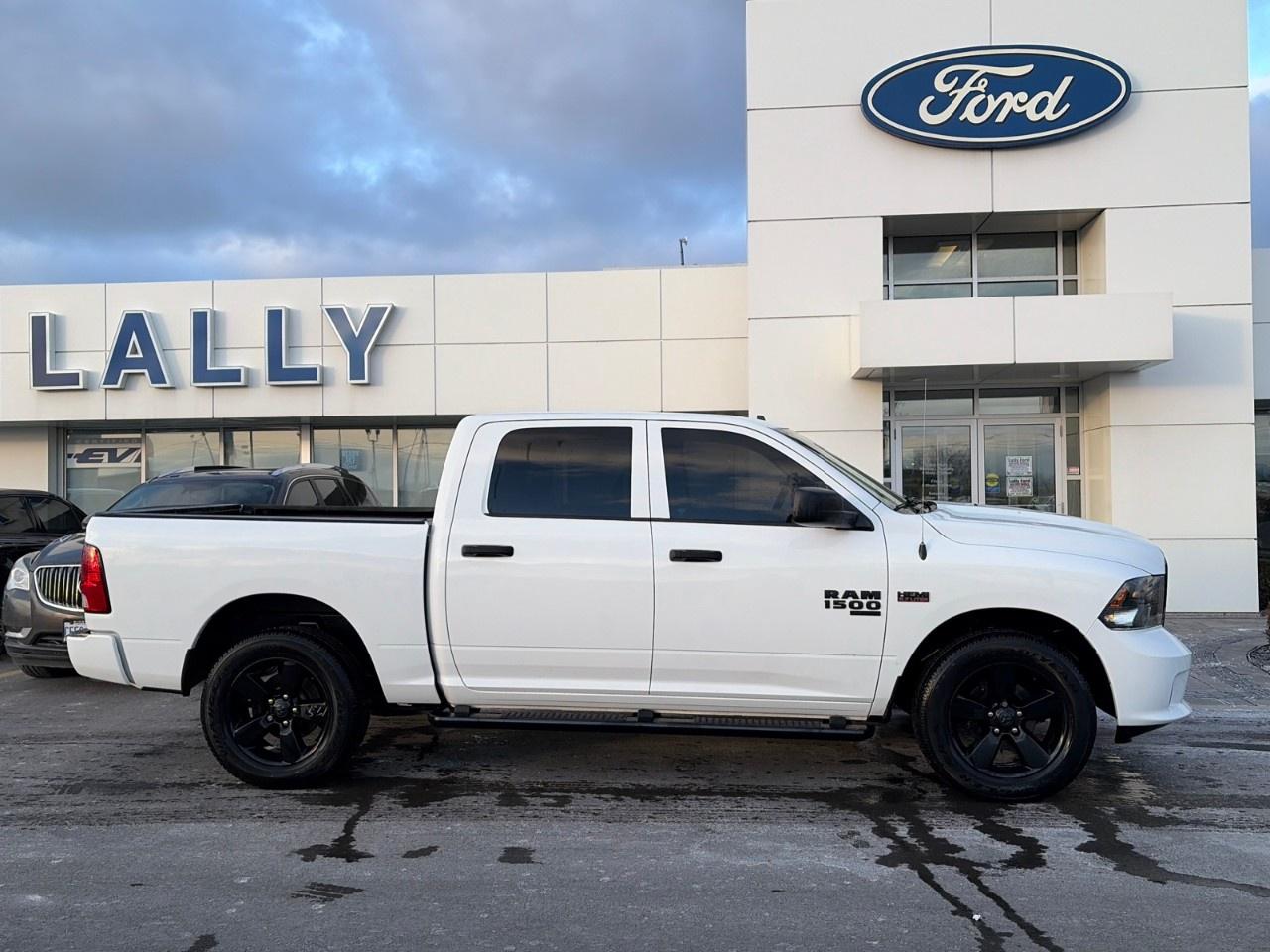 2020 RAM 1500 Classic EXPRESS 4X4 CREW CAB 5'7" BOX Photo