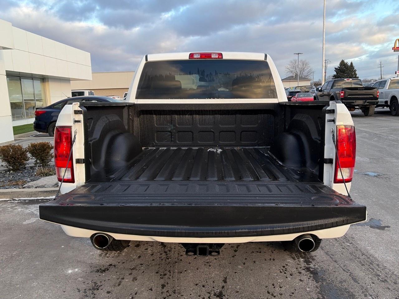 2020 RAM 1500 Classic EXPRESS 4X4 CREW CAB 5'7" BOX Photo