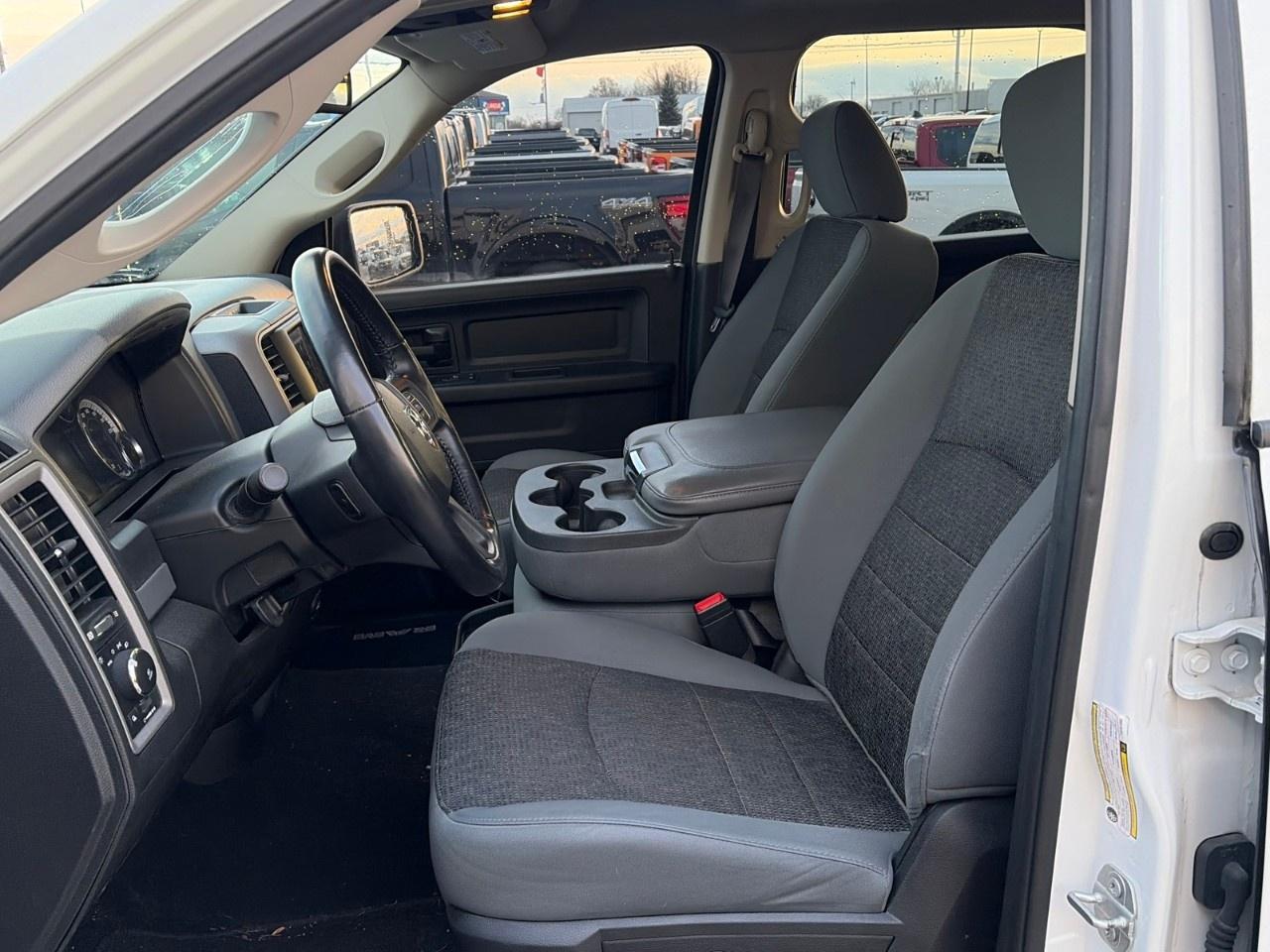 2020 RAM 1500 Classic EXPRESS 4X4 CREW CAB 5'7" BOX Photo