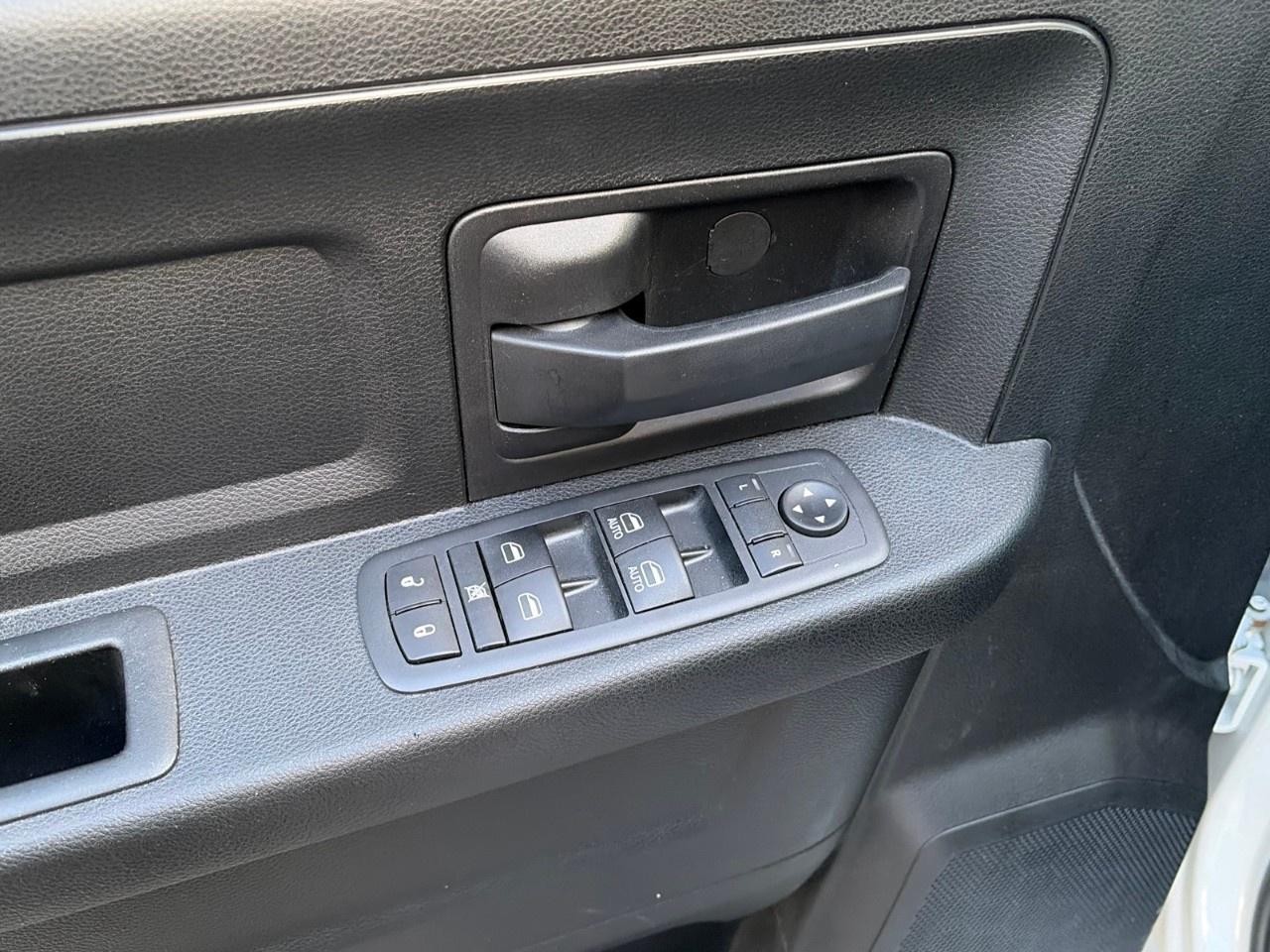 2020 RAM 1500 Classic EXPRESS 4X4 CREW CAB 5'7" BOX Photo