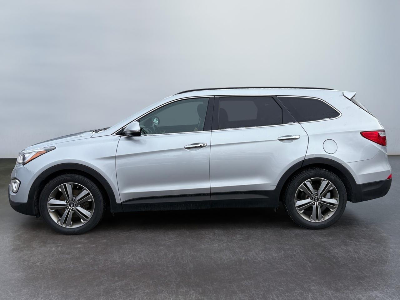 2015 Hyundai Santa Fe XL AWD 4dr 3.3L Auto Limited Photo