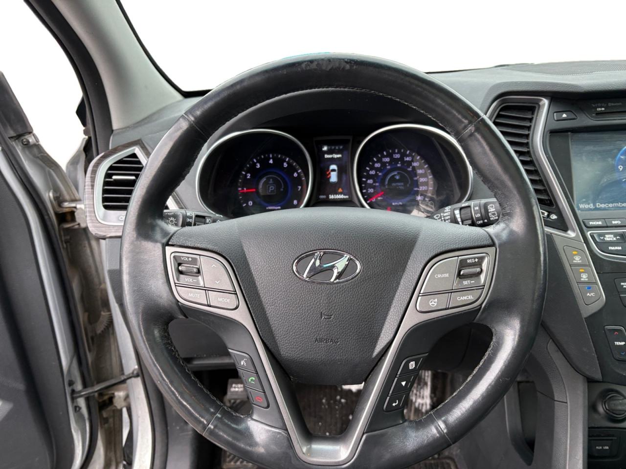 2015 Hyundai Santa Fe XL AWD 4dr 3.3L Auto Limited Photo