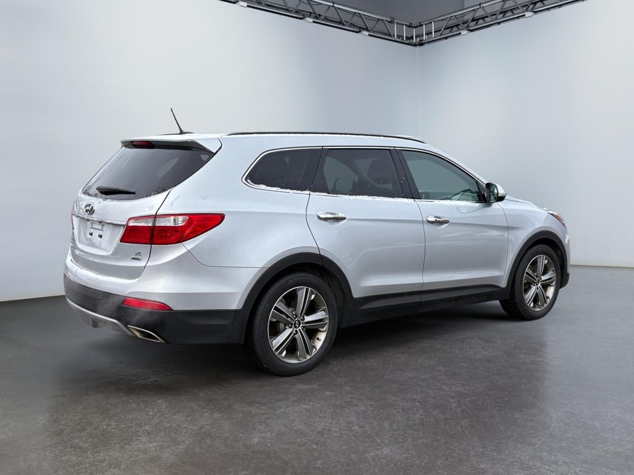 2015 Hyundai Santa Fe XL AWD 4dr 3.3L Auto Limited Photo