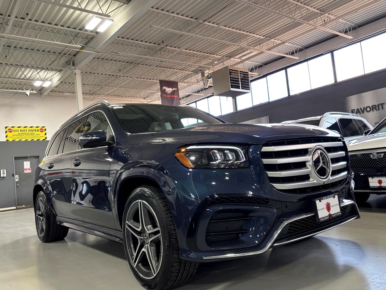 2024 Mercedes-Benz GLS GLS450|4MATIC|6PASS|AMGPKG|RECLINE|MASSAGE|CREAM|+ Photo