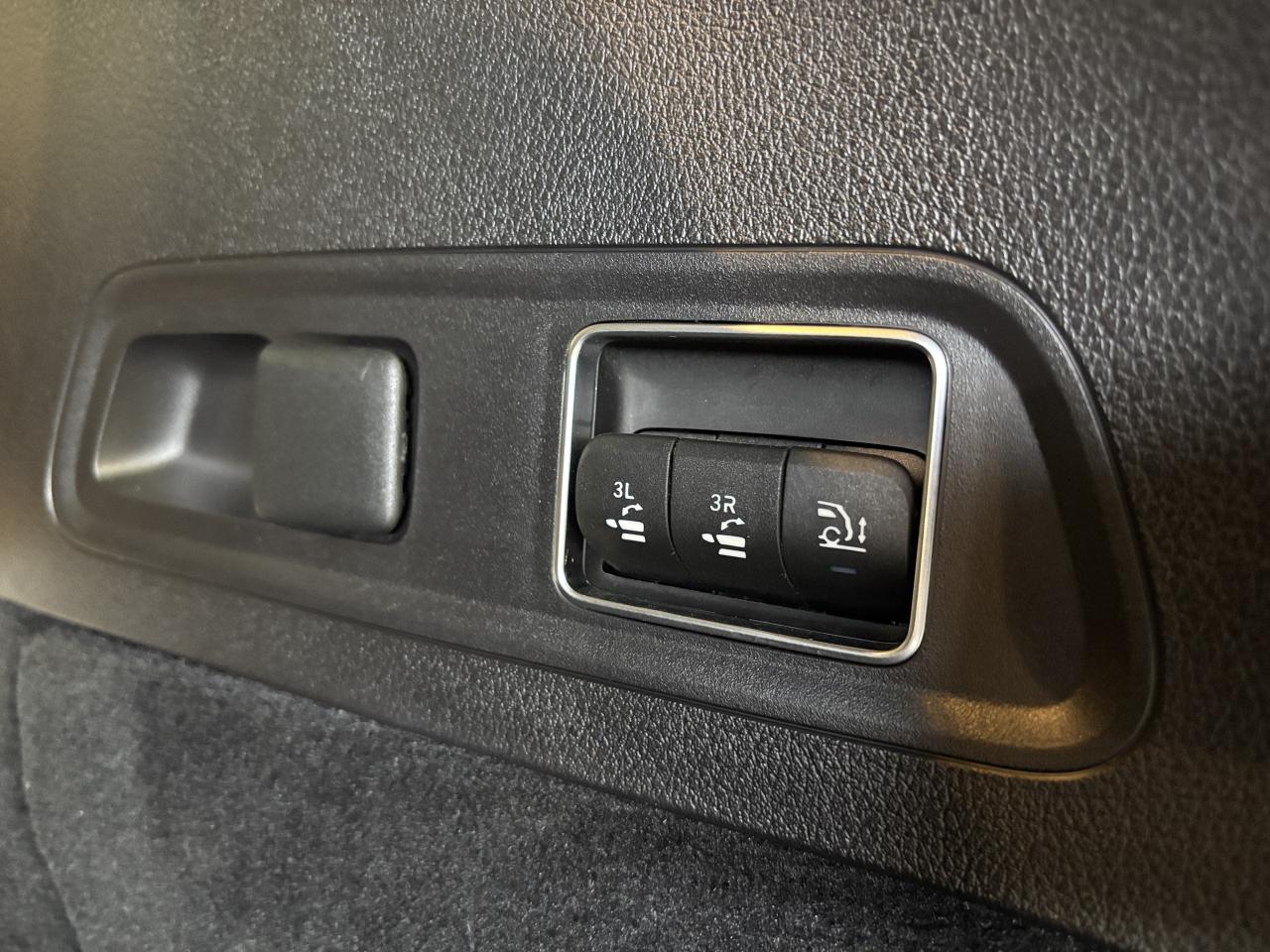 2024 Mercedes-Benz GLS GLS450|4MATIC|6PASS|AMGPKG|RECLINE|MASSAGE|CREAM|+ Photo