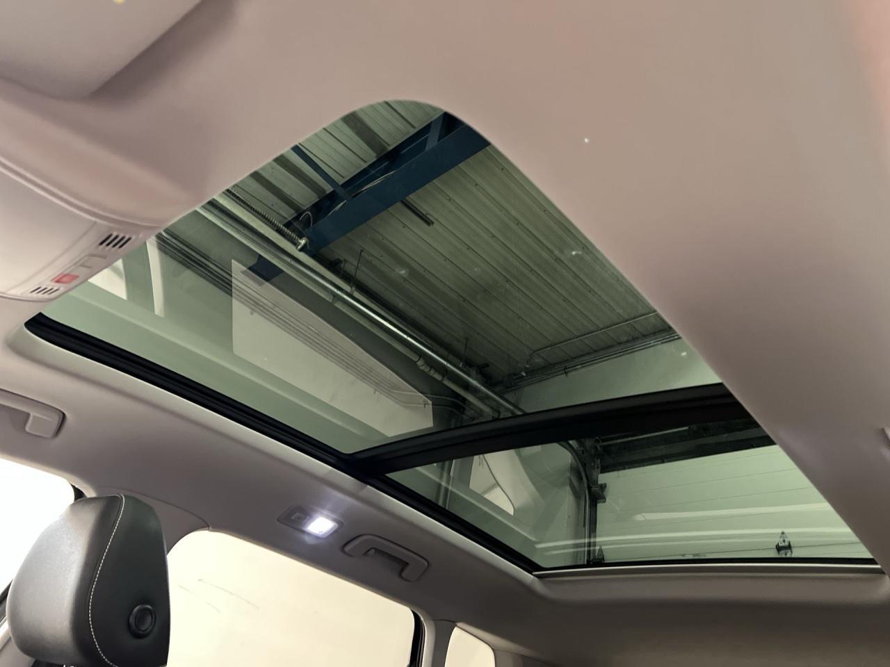 2024 Volkswagen Taos COMFORTLINE | HTD LEATHER | PANO ROOF | CARPLAY Photo