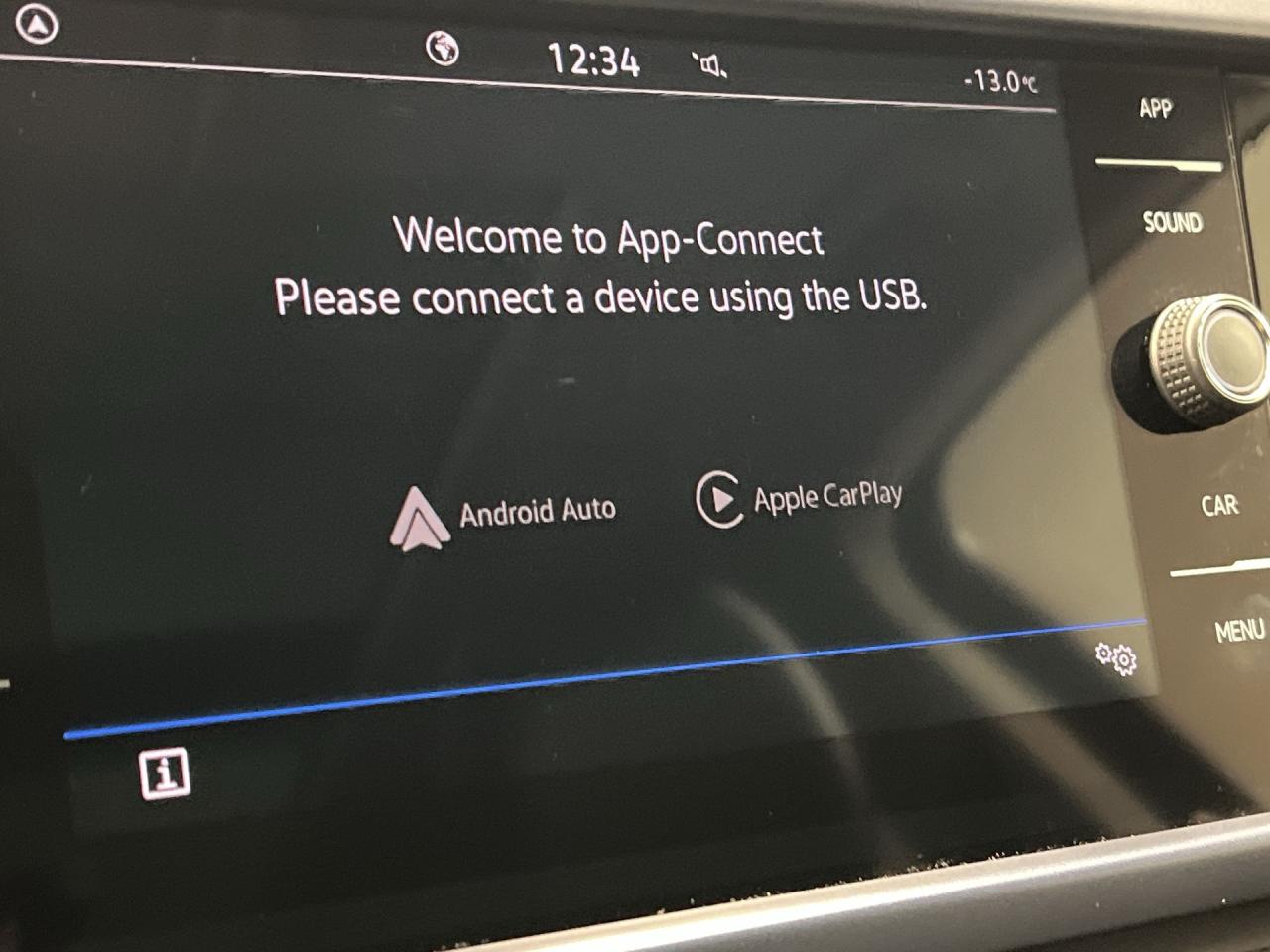 2024 Volkswagen Taos COMFORTLINE | HTD LEATHER | PANO ROOF | CARPLAY Photo