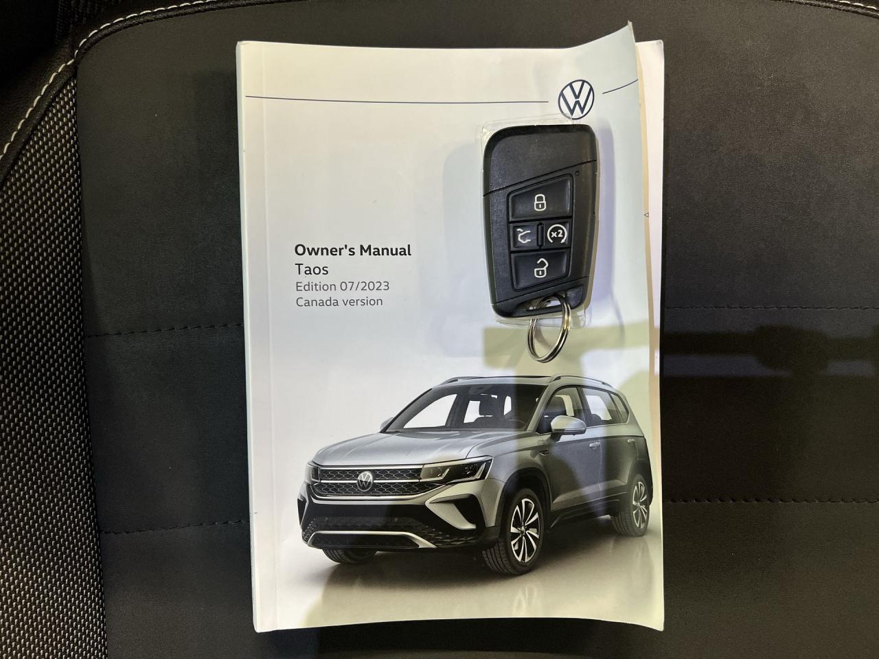 2024 Volkswagen Taos COMFORTLINE | HTD LEATHER | PANO ROOF | CARPLAY Photo