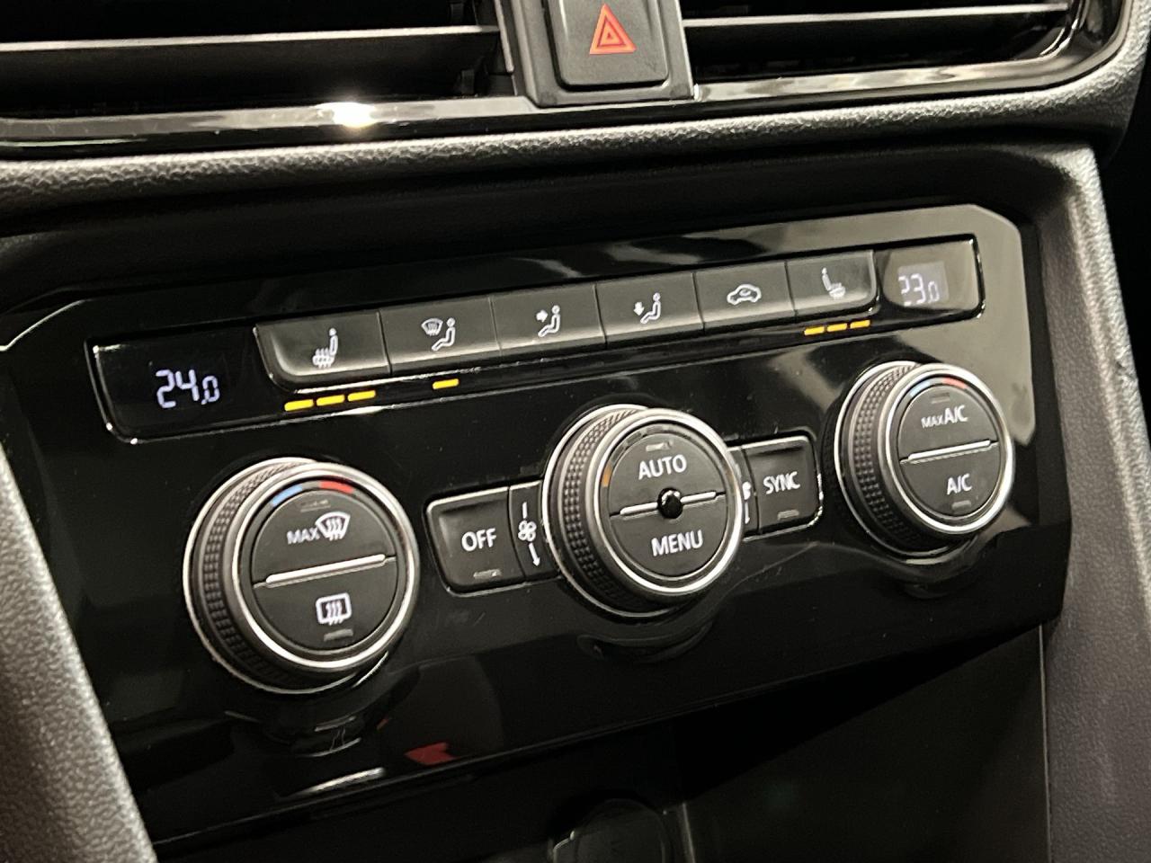 2024 Volkswagen Taos COMFORTLINE | HTD LEATHER | PANO ROOF | CARPLAY Photo