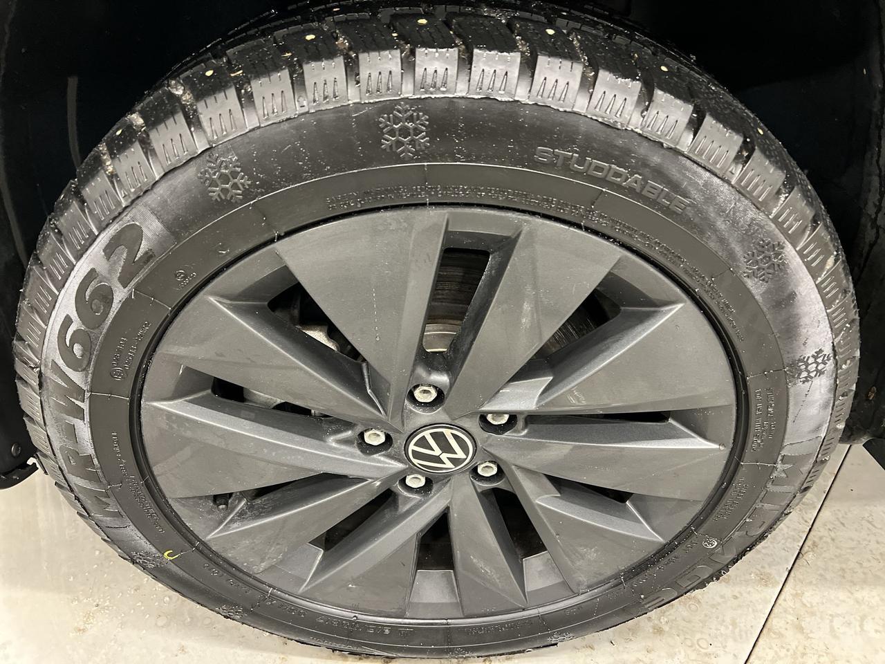 2024 Volkswagen Taos COMFORTLINE | HTD LEATHER | PANO ROOF | CARPLAY Photo