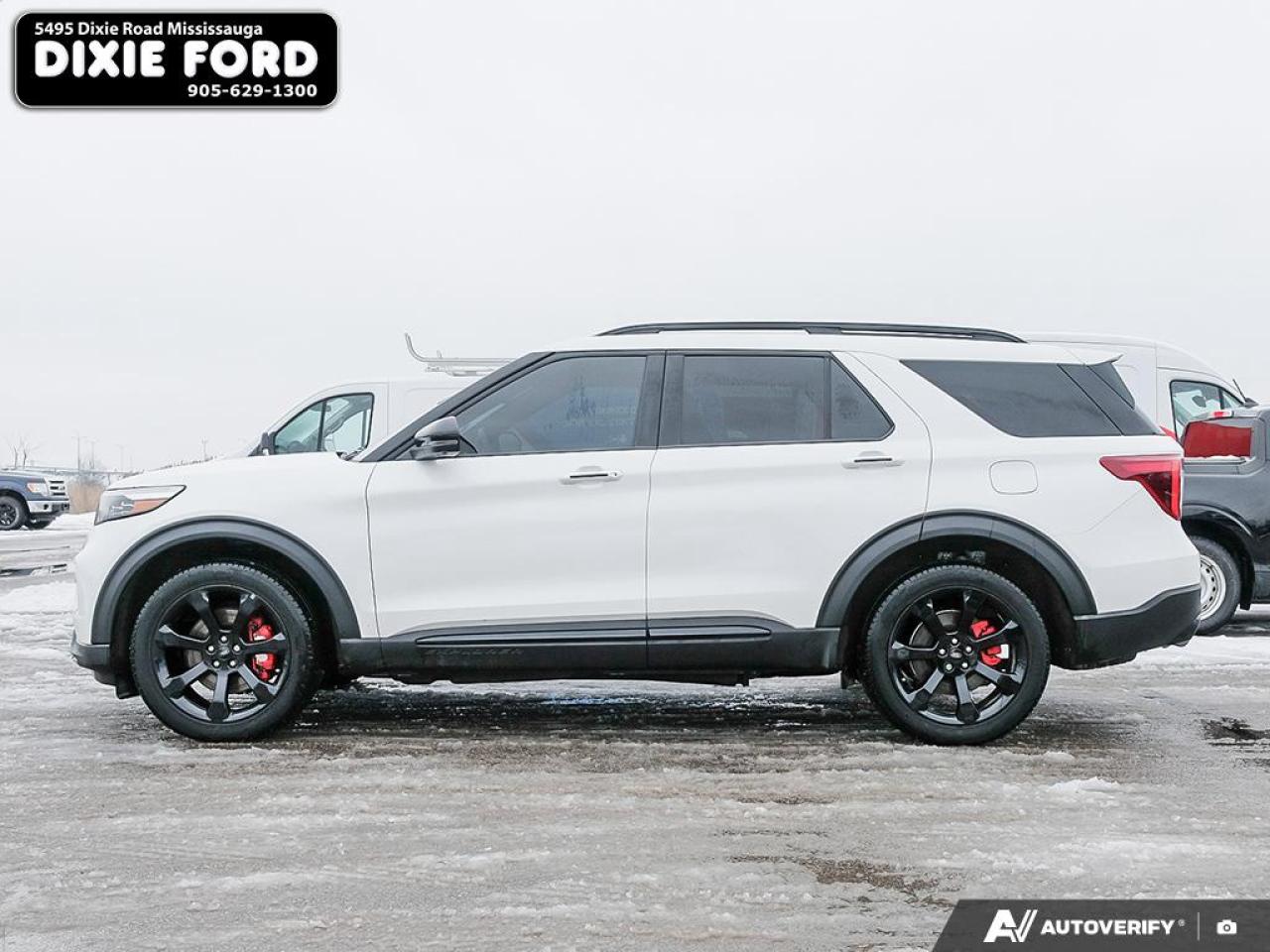 2023 Ford Explorer ST Photo2