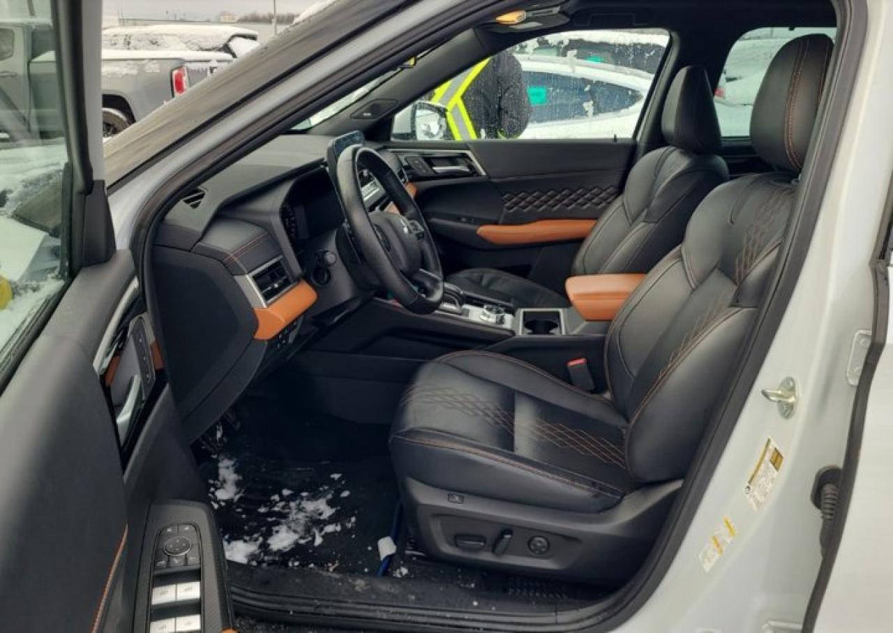 2023 Mitsubishi Outlander Phev GT S-AWC Premium PKG | Massage Seats | Quilted Leather | Pano Roof | Nav | 360 Camera | and More ! Photo2