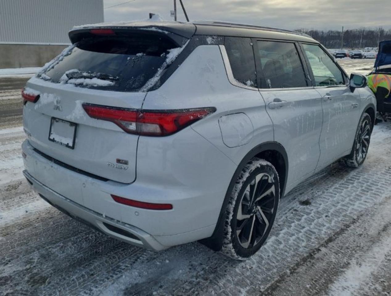 2023 Mitsubishi Outlander Phev GT S-AWC Premium PKG | Massage Seats | Quilted Leather | Pano Roof | Nav | 360 Camera | and More ! Photo