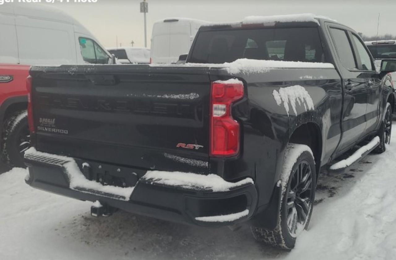2023 Chevrolet Silverado 1500 RST Crew 4WD | 5.3L | 22" Black Alloys PKG | Heated Bucket Seats | Heated Wheel | and More! Photo3