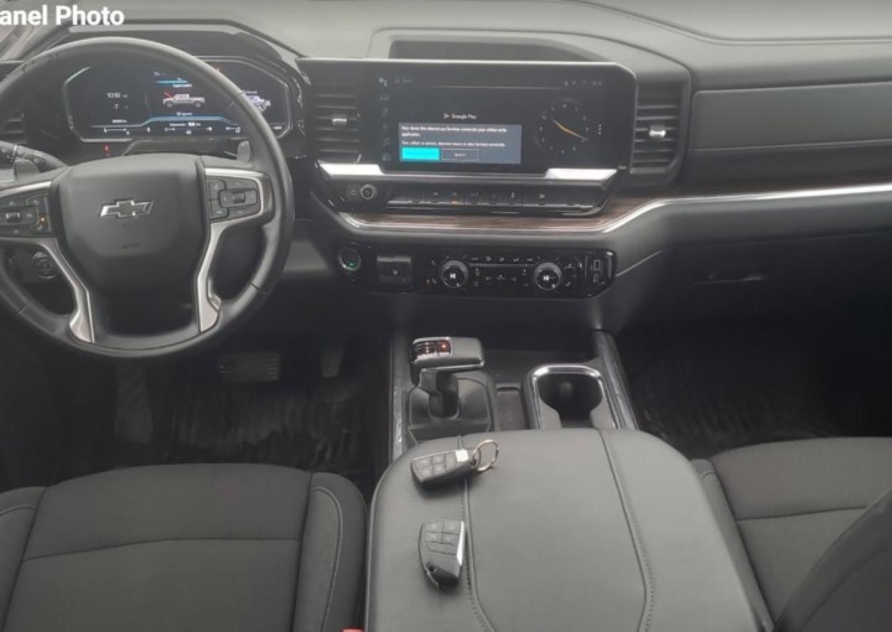 2023 Chevrolet Silverado 1500 RST Crew 4WD | 5.3L | 22" Black Alloys PKG | Heated Bucket Seats | Heated Wheel | and More! Photo2