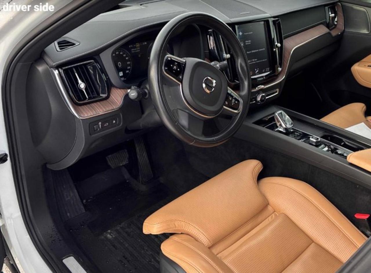 2021 Volvo XC60 Inscription PHEV AWD | Plug-in Hybrid | Leather | Sunroof | Nav | 360 Camera | Heated Wheel & More ! Photo2