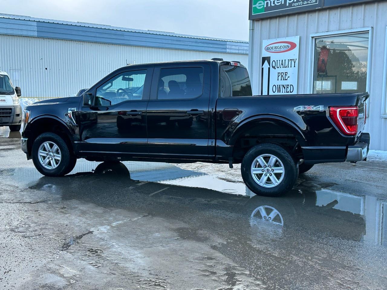 2022 Ford F-150 XLT 4WD SuperCrew 5.5' Box Photo