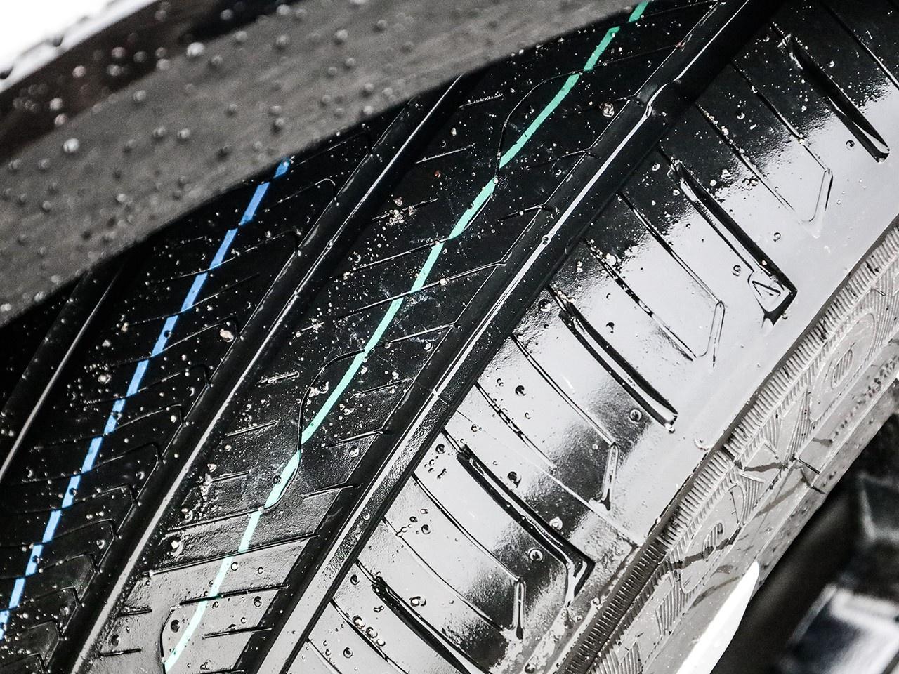 2026 Toyota Prius Plug-In Hybrid XSE Premium $8000 IN TOTAL SAVINGS AVAILABLE!! Photo