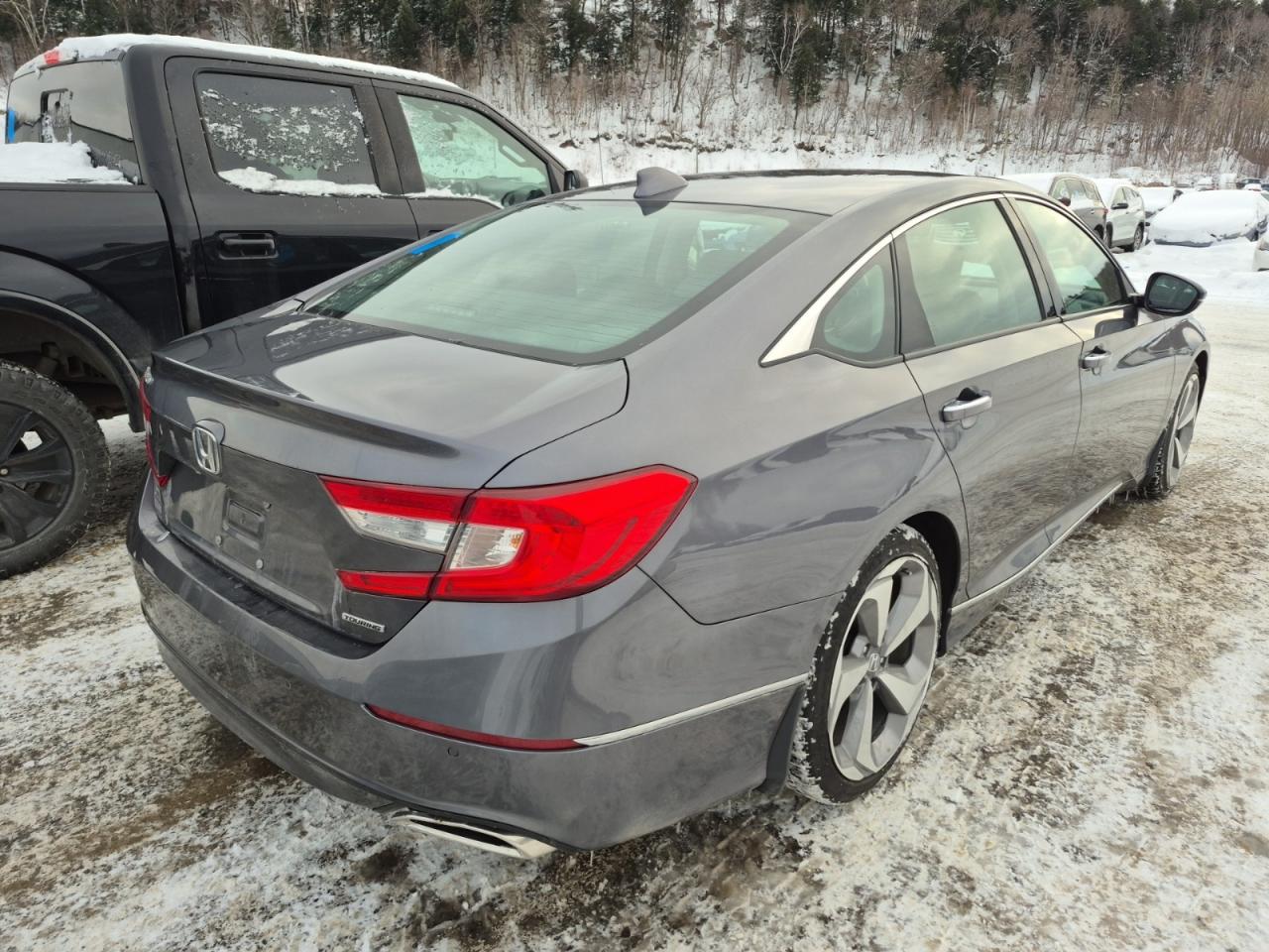 2018 Honda Accord TOURING | NO ACCIDENTS | 12 SERV REC | NAV | LTHR Photo