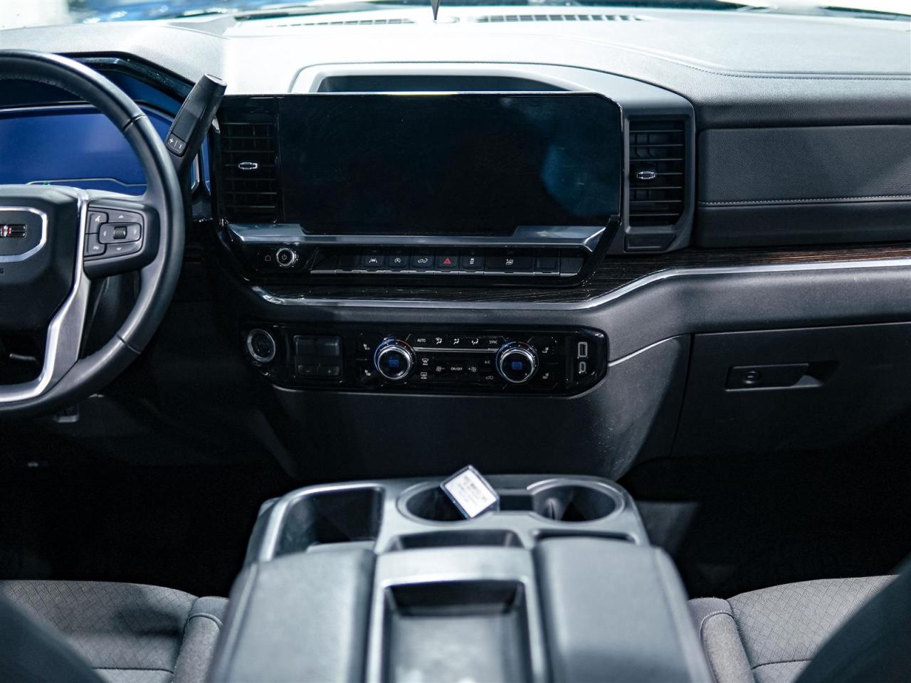 2024 GMC Sierra 1500 ELEVATION CREW CAB | 4X4 | 5.3 V8 | NO ACCIDENTS Photo