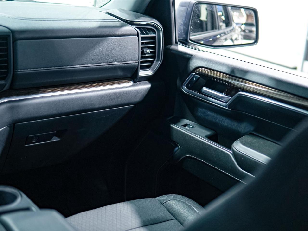 2024 GMC Sierra 1500 ELEVATION CREW CAB | 4X4 | 5.3 V8 | NO ACCIDENTS Photo