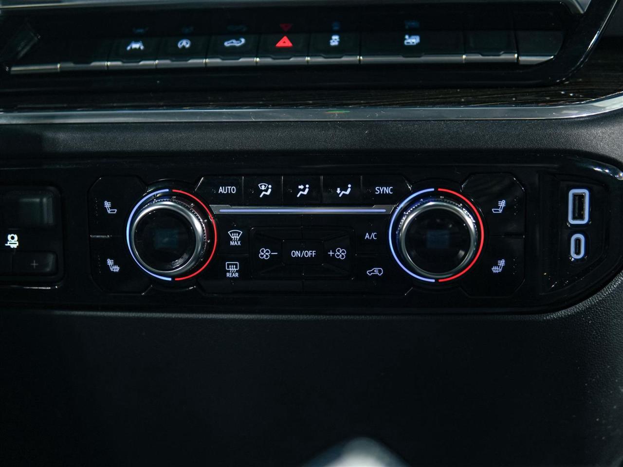 2024 GMC Sierra 1500 ELEVATION CREW CAB | 4X4 | 5.3 V8 | NO ACCIDENTS Photo