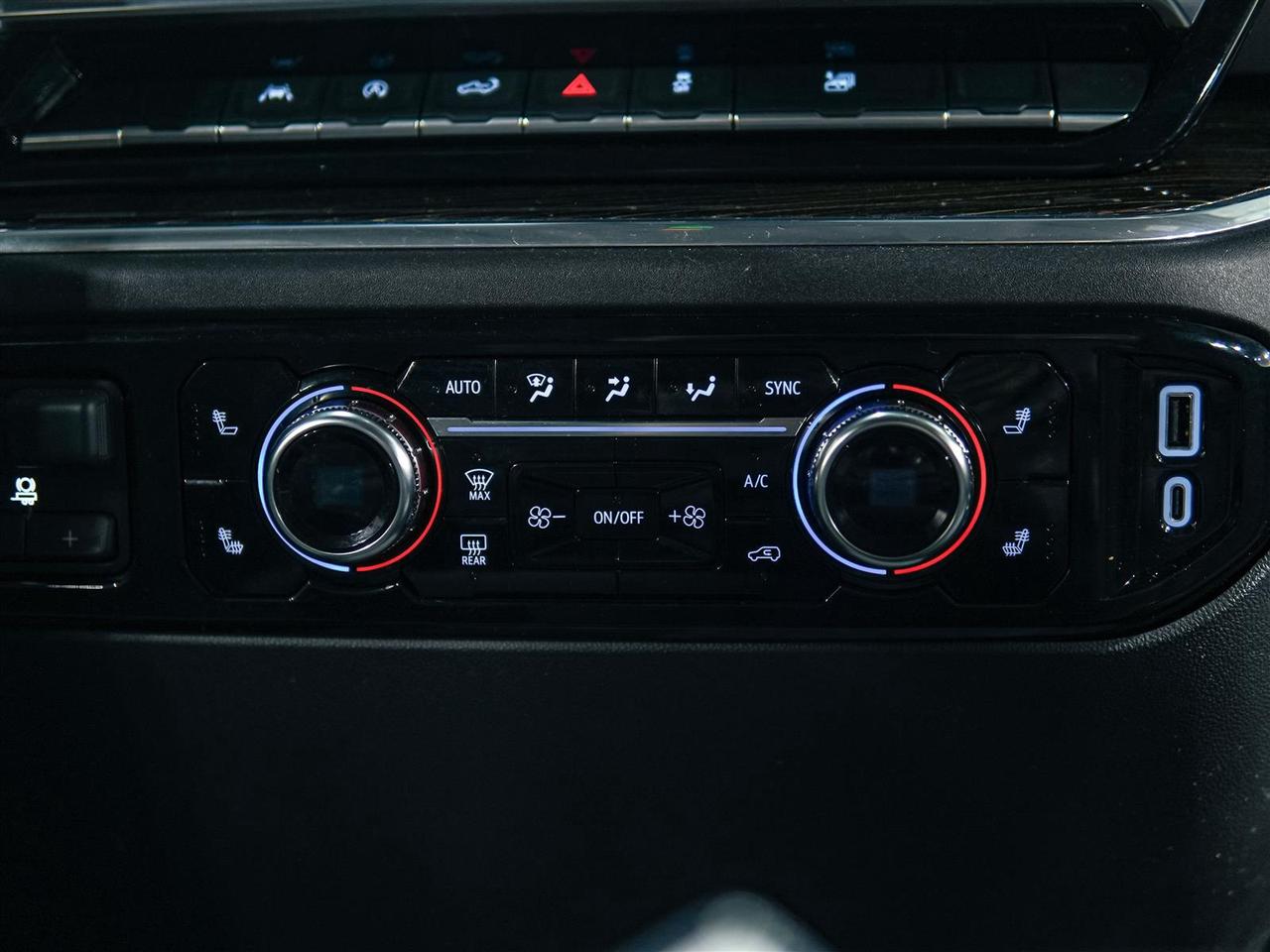 2024 GMC Sierra 1500 ELEVATION CREW CAB | 4X4 | 5.3 V8 | NO ACCIDENTS Photo