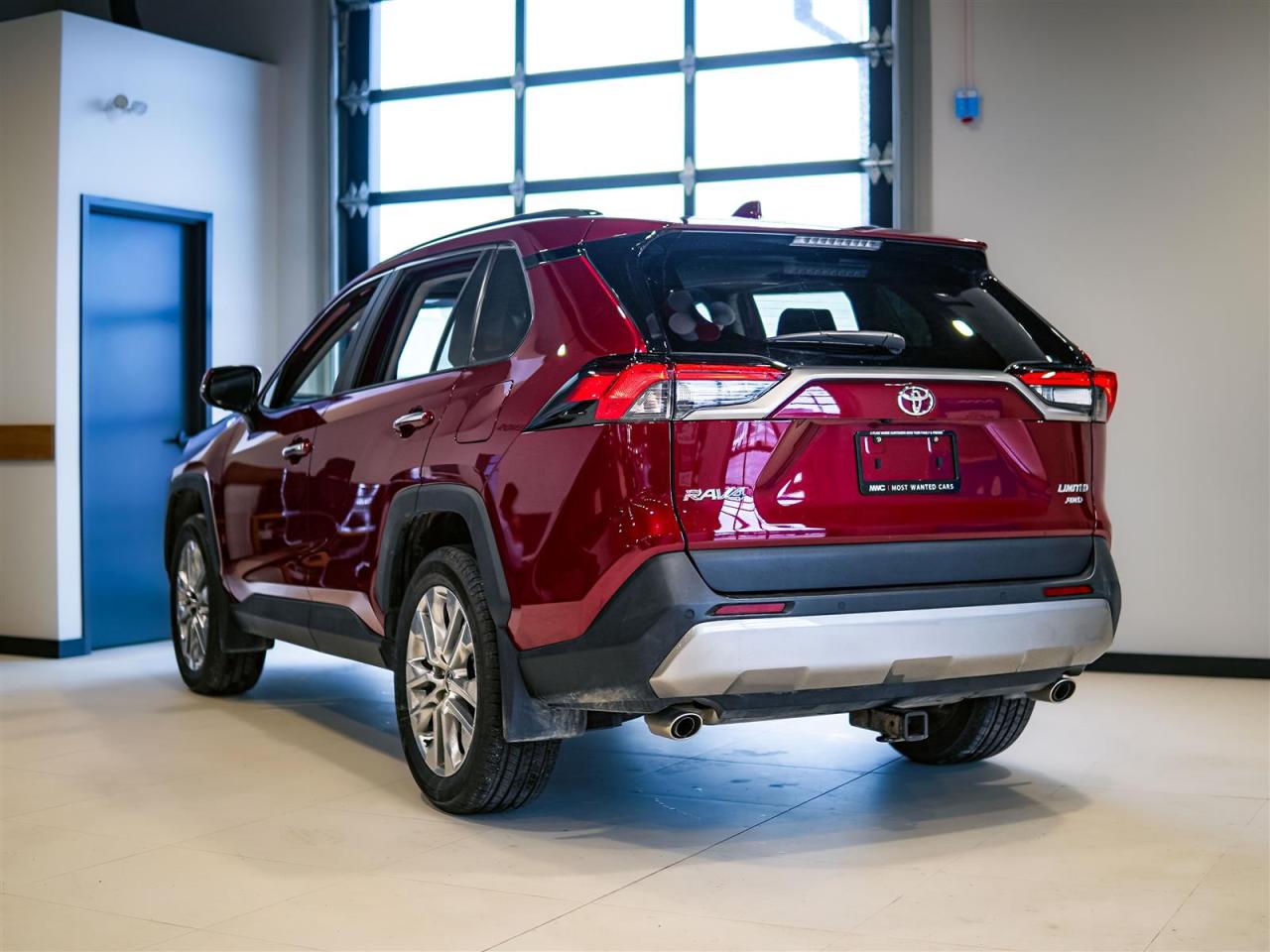 2025 Toyota RAV4 LIMITED AWD | NO ACCIDENTS | NAV | LEATHER Photo